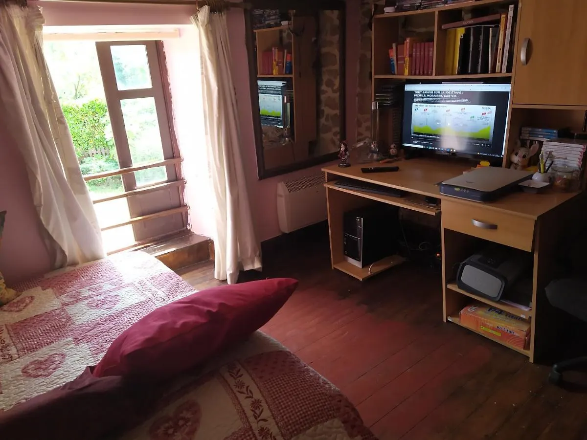 Maison En Granit Bleue Lanhelin Homestay